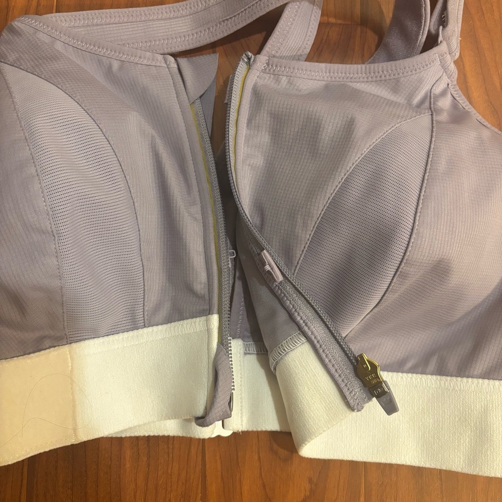 Women's Front-Zip Sports Bra - Mauve and Cream - Picture 4 of 4